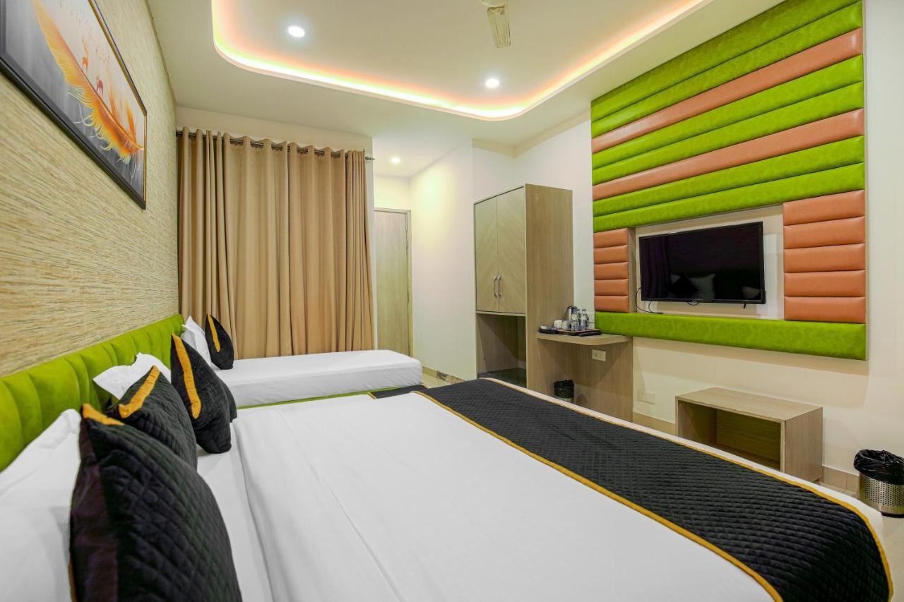 Hotel Golden Stay Амритсар Екстериор снимка